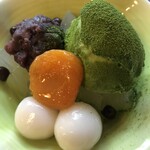 みつばち - あんずすっぱい….抹茶アイスには抹茶がふりかけてありました