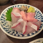 魚処 おぎた - おまかせ定食の刺身  本マグロと鰤