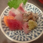 魚処 おぎた - 定食に付いてくるお刺身