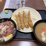 Hanaichi - 中おち丼・海老フライ（カニ汁付）　1,300円