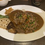 Toukyou Kare Bucchi Supaisu Kakeru Sake - 和風牛タンそぼろカレー素揚げ野菜３種