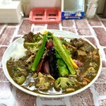 カレーハウス・キッチンY - 一日十食限定の野菜カレーにビーフトッピング