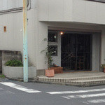 サーカス - 昼の外観