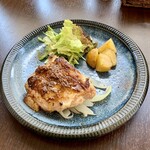バルバルキッチンアメリ - 日替りランチ：チキンステーキ(¥830) メイン
      この店にしては珍しくストレートなチキンステーキだったが
      鶏肉自体の質の良さで実に美味しかった。