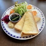 バルバルキッチンアメリ - モーニング：サラダセット(¥630)
      1ドリンク付き
      近隣の相場からすればモーニングとしてはやや高めの値段設定ながら、実際食べてみて納得させられた。この店のサラダはやはり美味しい！