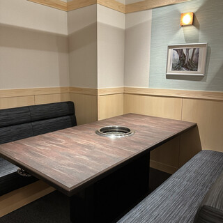 【全席完全個室のソファー席】木の温もりを感じる上質な和空間。