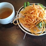 Suteki Ando Hambagu Iwataki - サラダとスープ