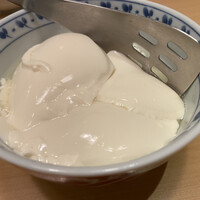 豆富料理と吟醸せいろ蒸し 八かく庵 大阪ステーションシティ店 - 自家製おぼろ豆腐、これは食べ放題ですよ