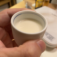 豆富料理と吟醸せいろ蒸し 八かく庵 大阪ステーションシティ店 - 最初に豆乳を飲んで胃袋にコーティング