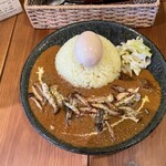 元町サトナカ - きのこチキンカレー（大）＋半熟味付玉子（上から）