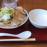 麺や十兵衛 - 料理写真:濃厚チャーシュータンメン（野菜取り皿付き）