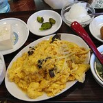 220483513 - ランチセットB.キクラゲ,玉子,豚肉炒め790円(税込)
                        玉子フワフワで滅茶苦茶美味しい★味付けもバッチリでご飯が進む進む★うんっまいわ～最高っす★
                        因みにランチセットには食後の珈琲まで付いています。