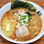 じゅんちゃんラーメン - 辛みそにんにくバターラーメン