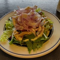 上野洋食遠山 - サラダの全景