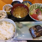 活魚料理ととや - お刺身、焼き魚定食 2,100円