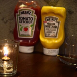 ディナータイムは少し暗めの店内でゆっくりとお食事できます。