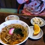 Chikugou Don Tokubee Udon - 【お子様うどん】めっちゃ安いのに肉とわかめもトッピングされて、なかなかボリュームあります！