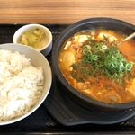 Karubi donnto sunn xubu sennmonntennd isennkanndonn - 海鮮スン豆腐定食