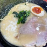 横浜家系ラーメン光神家 - 濃厚とんこつ醤油ラーメン