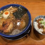 麺屋 一本気 - チャーシューメン ¥1160、旨辛めし ¥200