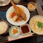 Nihon Ryouriyoshi Kawa - エビフライ定食(1,930円)