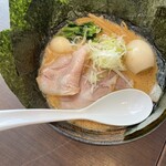 クリーミーTonkotsuラーメン 麺家神明 - 