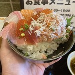 武蔵ノ麦穂 - 極上爆盛りはみ出る海鮮丼