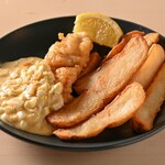 たまりば - 自家製フィッシュ＆チップスは注文が入ってからタルタルや衣を作る徹底ぶりです！