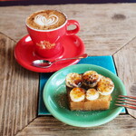 DAVIDE Coffee Stop - カプチーノ（600円） パウンドケーキ（500円）