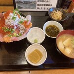武蔵ノ麦穂 - 極上爆盛りはみ出る海鮮丼