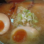 「らーめん　ふらり」の特製とんこつ醤油（アップ）