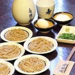 寿楽庵 - 【オススメ1　皿そば…800円】　当店おすすめの皿蕎麦は人気No1です。一人前五皿で足らなければ追加して下さい。現在の最高61皿！ですが、無理をしないで 美味しいと思えるくらいで止めて下さいね。