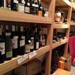 Ashietto - 店内にワインセラーも！セラーに入って、お好きなワインを選べます♪
