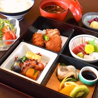 ◆ランチで人気の「松花堂弁当2,000円」