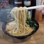 Kakumenya - 麺はこんな感じです。湯気がスゲー