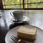 茶房 天井棧敷 - ｢バスク風チーズケーキ｣も濃厚で美味しかったです。この世のものと思えないなめらかさ！すこーしずつ味わっていただきました。コーヒーも美味♡