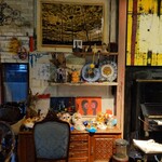 Mu - 黄色の絵の横の写真は、藤島晃一さんという方の作品。ギターシンガーでもある。