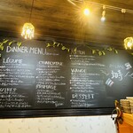 BISTRO 塒 - 店内の黒板メニュー