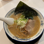 北海道らーめん みそ熊 - 醤油ラーメンを頂きました、見た目以上にあっさり系