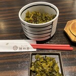 とんかつ勝烈亭 - 高菜　専用の取り箸があります（赤色）