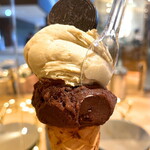 ヴェンキ - 【アズデコ】１Fと【ピスタチオ】２F 色目の重いものを１Fにして視覚的に「座らせる」感覚はさすがTさん