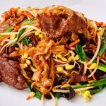 Hong Kong style beef and rice noodle stir fry