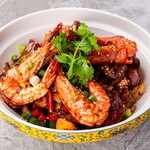 Stir-fried shrimp and white offal in Sichuan style pot