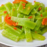 Crispy stir-fried stem lettuce