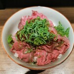 東京スタイル鶏らーめん ど・みそ鶏 - ローストビーフ丼