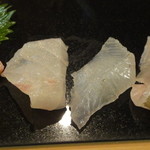 いもせ 山路 - 左から・・・本鮪中トロ・鯛・平目・カンパチ