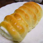 テラサワ・ケーキ・パンショップ - 生クリームコロネ