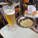 チャンドラスーリヤ - オリジナルスパイスを効かせたビール+サービスパパド