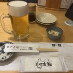 炙庵 とやま鮨 - 生ビールとお通しの昆布ガリ