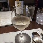 中国四川酒家 蔓山 - 白ワイン/タッサーロ スピノラガヴィ 800円 ♪